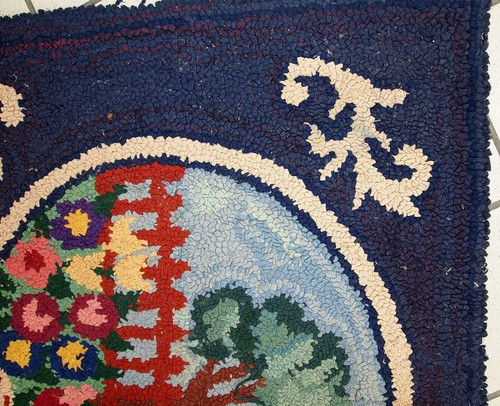 Antigua alfombra enganchada americana hecha a mano de los años 20 - 2,5' x 4,3' (76 cm x 131 cm) - 1C24 - Imagen 2 de 11
