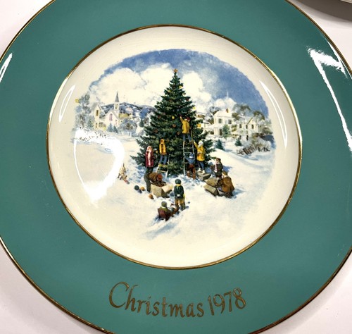 Set of 5 Avon Enoch Wedgwood Christmas Plate Series 8 7/8" ~ Gold Trim 1970s - Picture 5 of 14