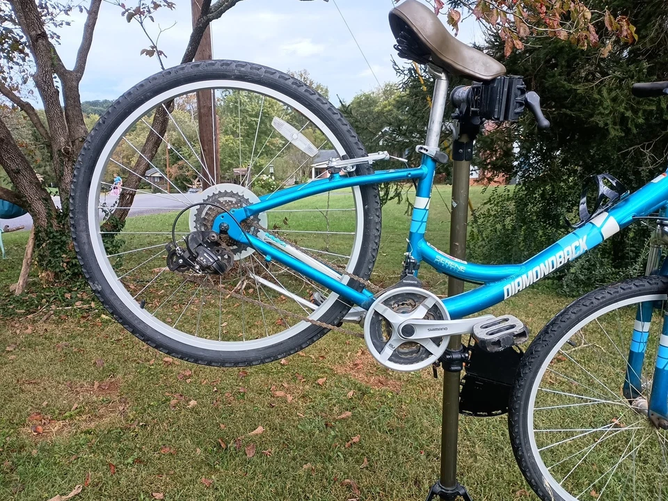 DIAMONDBACK SERENE CLASSIC Cruiser Bike, Small, Aluminum, 26 in Wheel, 21 Speed - Image 2 of 4