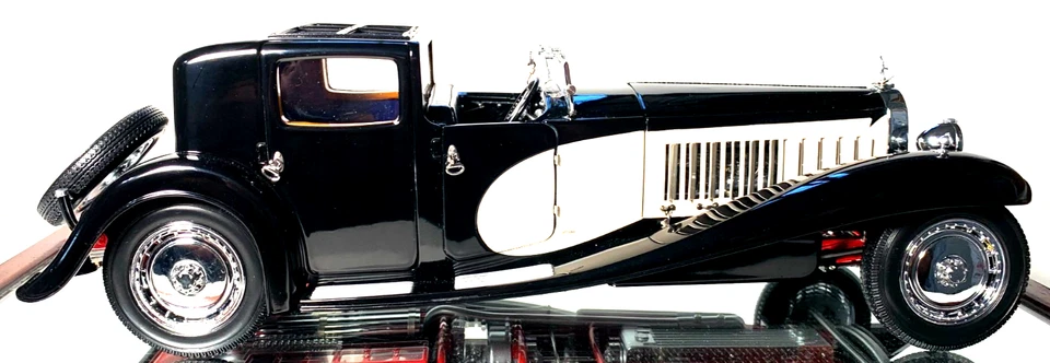 Bauer 1931 Bugatti Royale Coupe de Ville Chassis# 41100 scale 1:12 INV# 4887 - Image 3 of 4