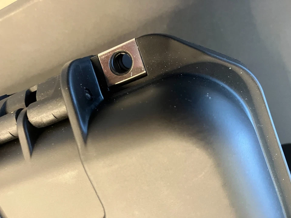 Estuche de transporte Pelican Case Pro 6 latas de cerveza 12 oz - solo 1 disponible Foto 4 de 4