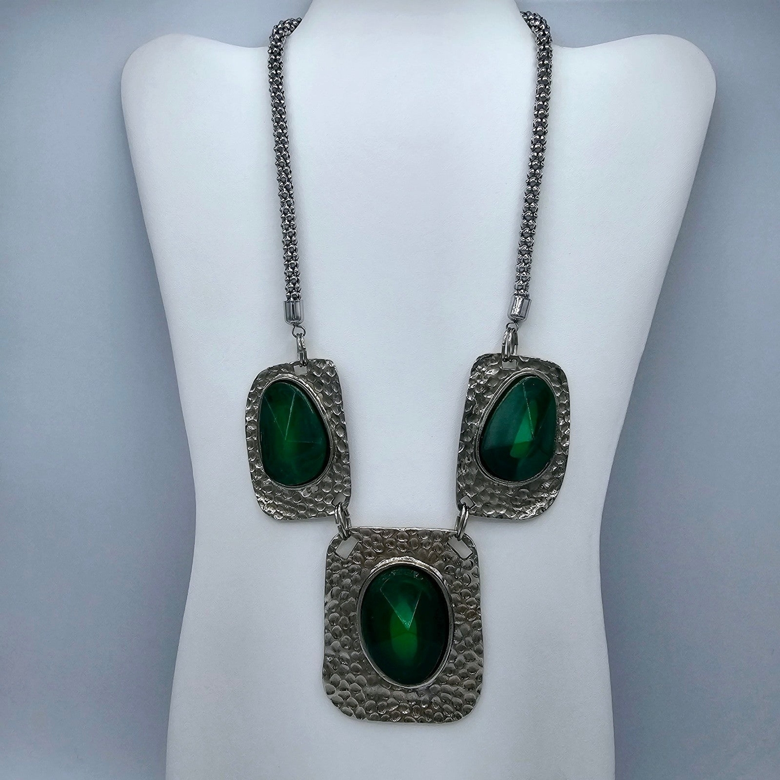 Statement Necklace Unique Green Gem Hammered Silv… - image 2