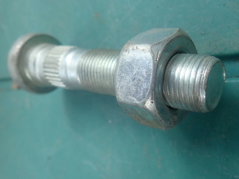 Taco de rueda trasera Dorman 610-215 Dodge B300 Van CB300 D300 W300 B350 Foto 3 de 3