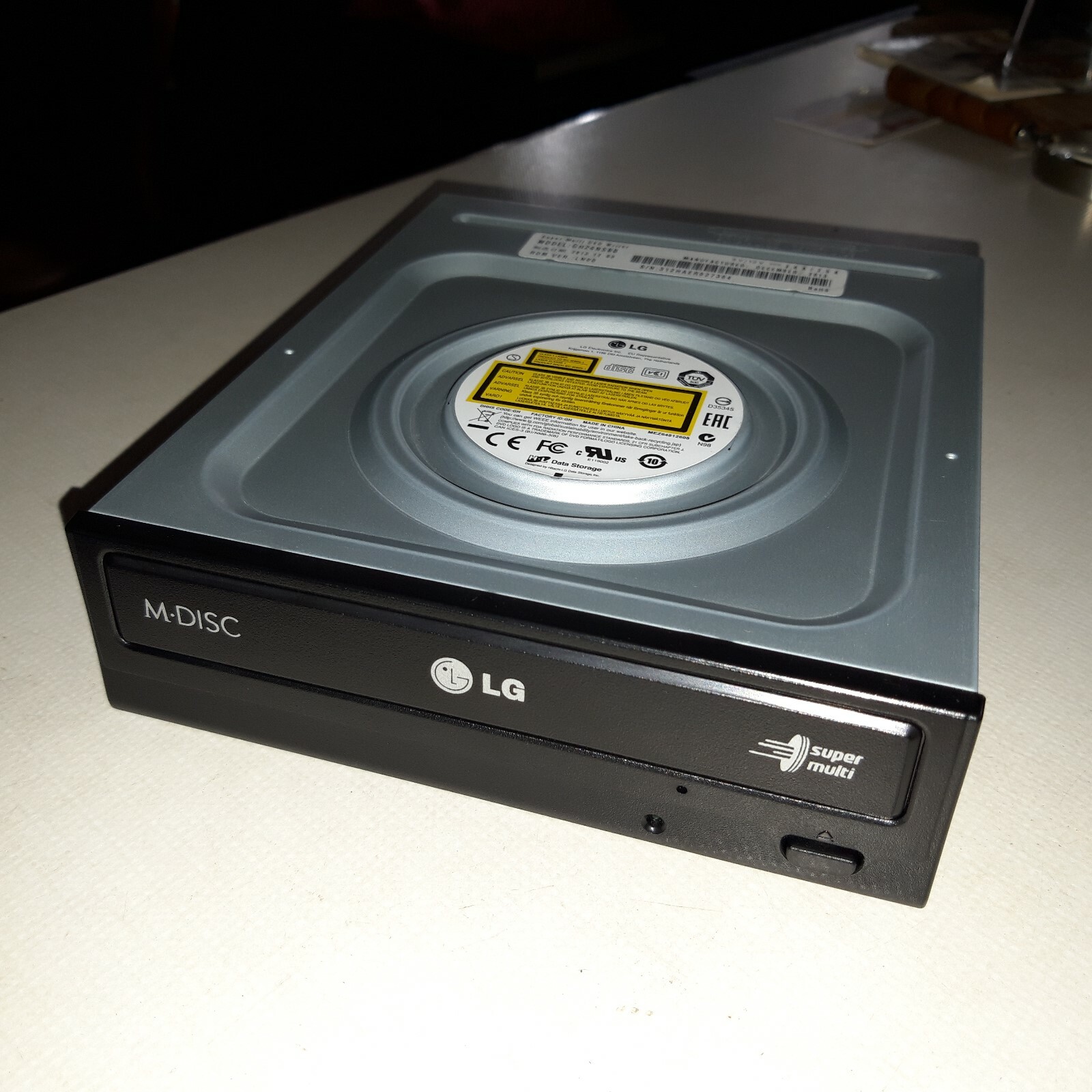 LG HL Data Storage GH24NSB0 Super Multi DVDRW Brenner SATA schwarz M