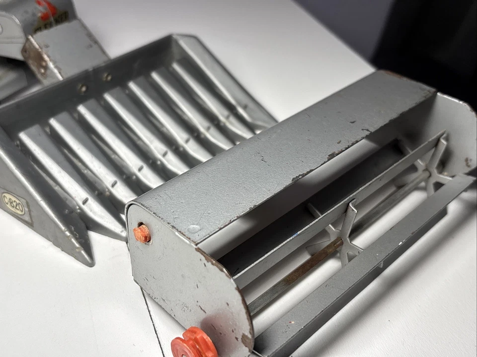 Vintage ERTL Allis Chalmers Gleaner Combine 1:32 Scale Diecast Farm Toy - Image 3 of 4