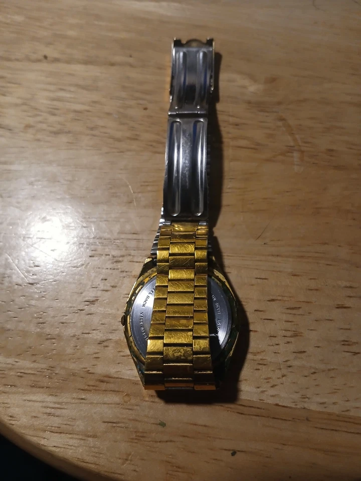 Reloj PULSAR Vintage Tono Dorado Hora y Fecha  Foto 3 de 4