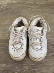 boys low top jordans