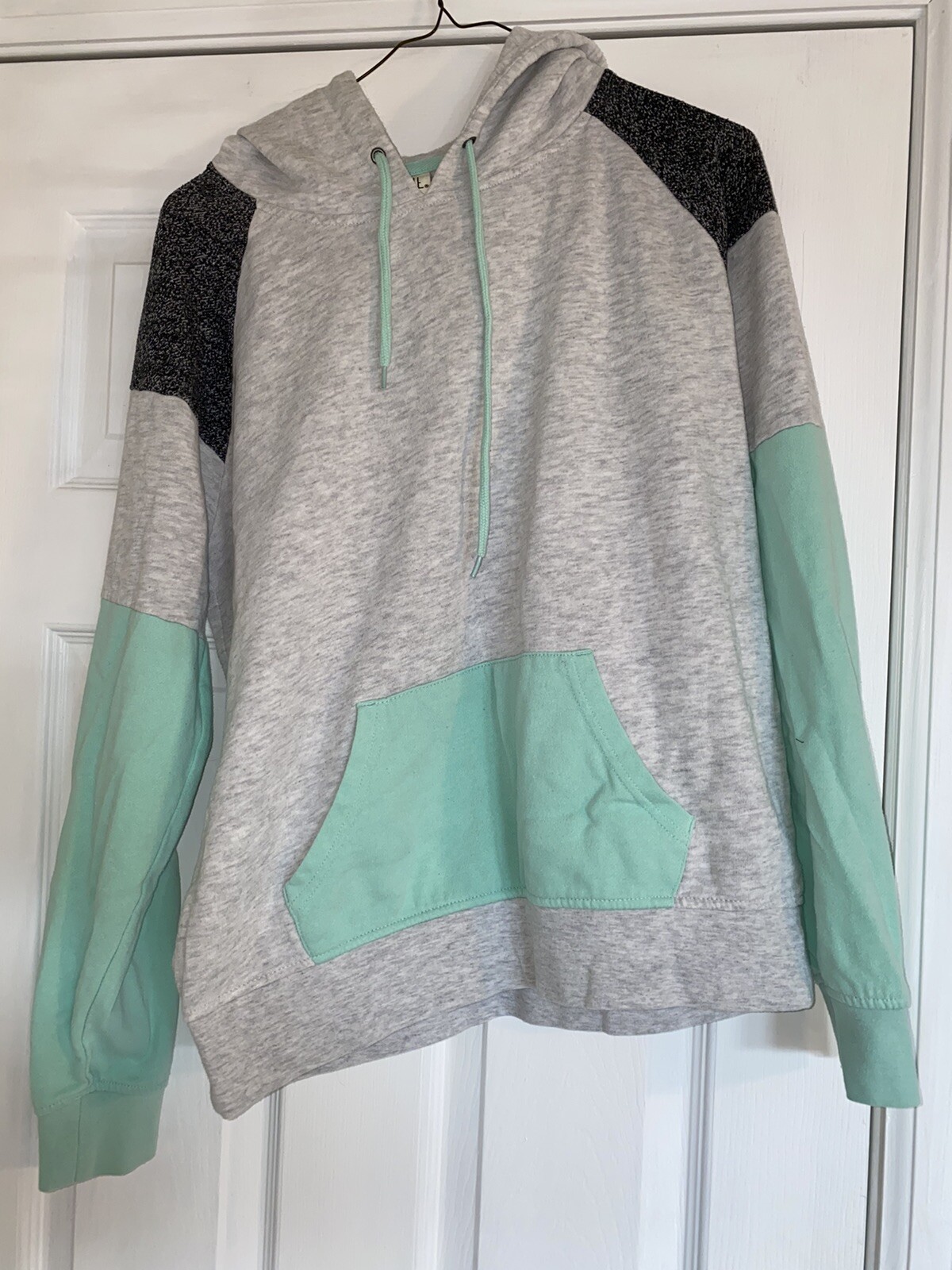 Incredibly Lightweight And Comfortable Unisex Hoo… - image 4