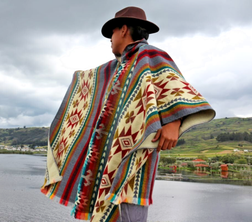"Alpaca wool poncho, soft, warm, hooded, lightweight, hypoallergenic, unisex." - 第 2/10 張圖片