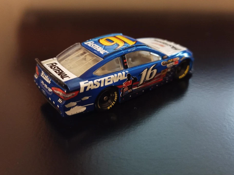 Usado 1/64 NASCAR 2013 GREG BIFFLE FASTENAL HEROES CONTRATADOS AQUÍ LIONEL SUELTO LEER Foto 3 de 4
