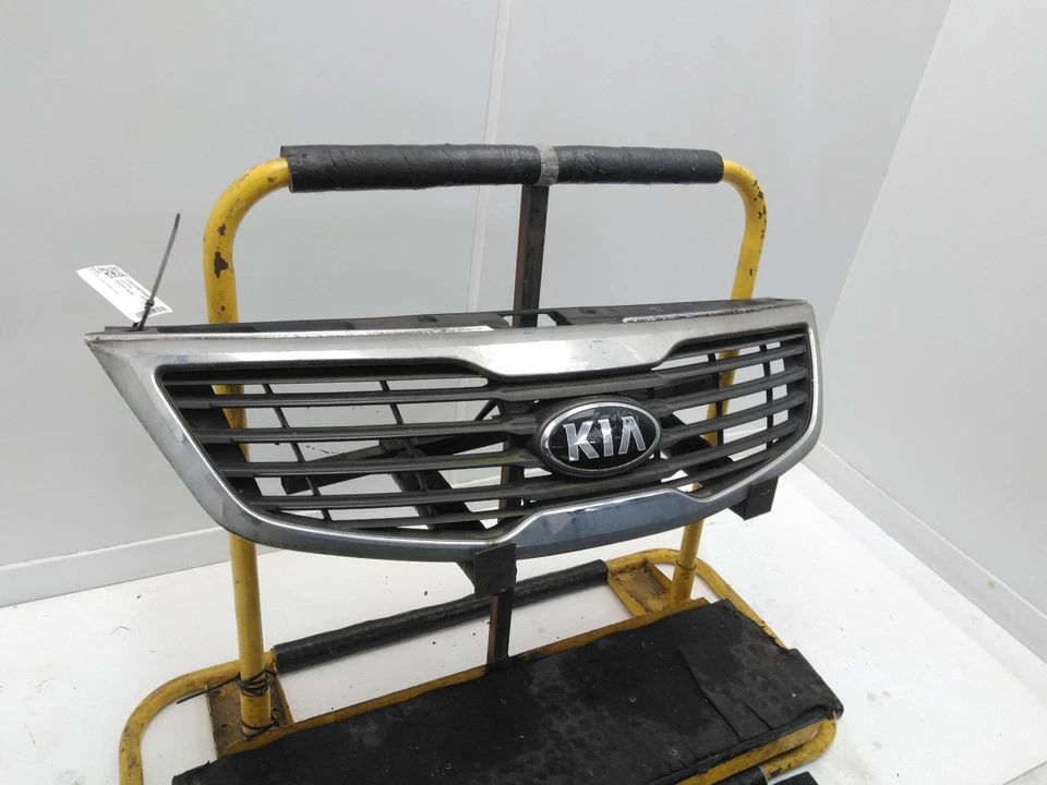 KIA SPORTAGE Mk3 Front Grille Centre Assy 2010-2016   - Image 3 of 4