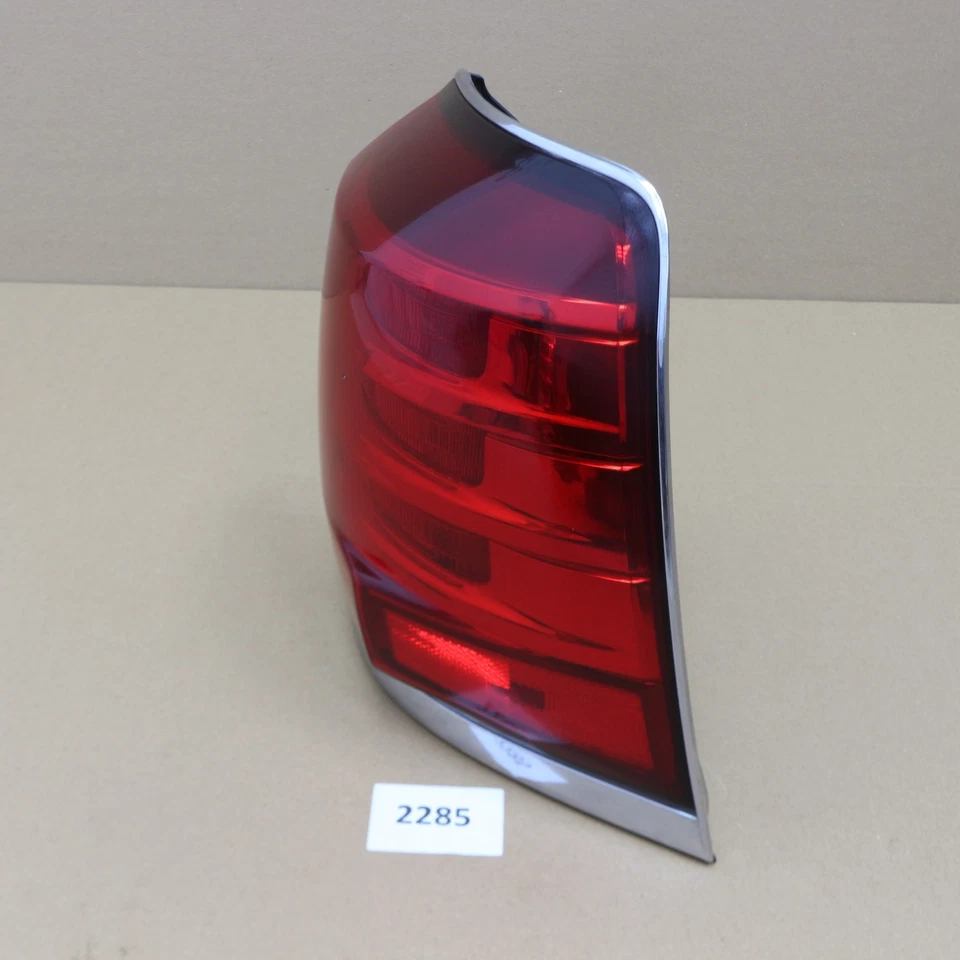 Lámpara de luz trasera LED exterior derecha genuina OEM para Lexus LX570 2008-2011 81551-60850 Foto 3 de 4