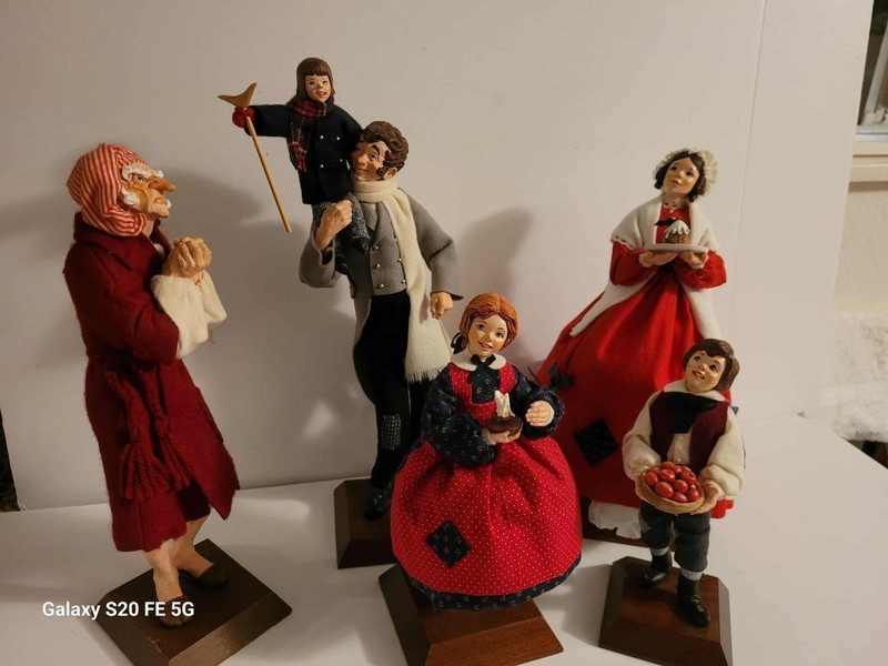 RARE! Simpich Christmas Carol Cratchit Tiny Tim Scrooge Family Set Of 5