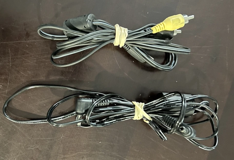 JVC Compact VHS Camcorder Model GR-AXM710U W Battery TESTED Works - Image 3 of 4