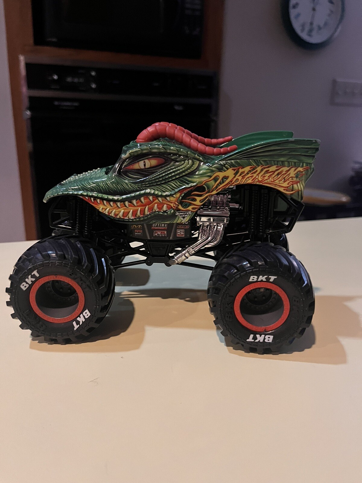 Picture 1 of 8