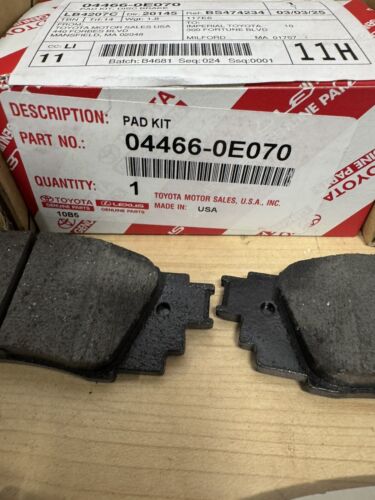 2010-2022 LEXUS GX460 GENUINE OEM REAR BRAKE KIT OEM BRAKE PADS ROTORS AND SHIMS - Picture 11 of 17