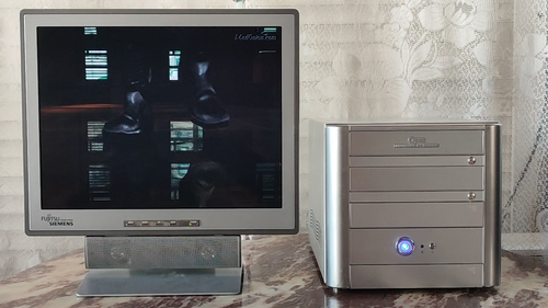 Soltek QBIC Retro Windows XP Mini PC - Video 1 of 1