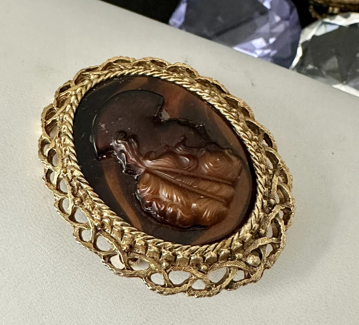 Vintage FLORENZA Brown Cameo Brooch Gold Tone Signed
