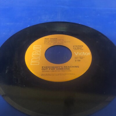 Pat Daisy   Everybody's Reaching Out For Someone -  7'' VINYL 45 RPM