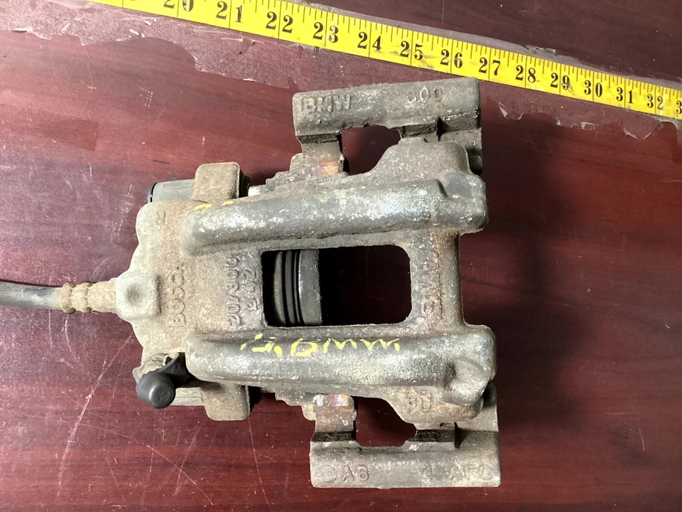 Pinza de freno trasera derecha BMW 328I XDRIVE F30 2013-2016 sedán OEM. Foto 2 de 4