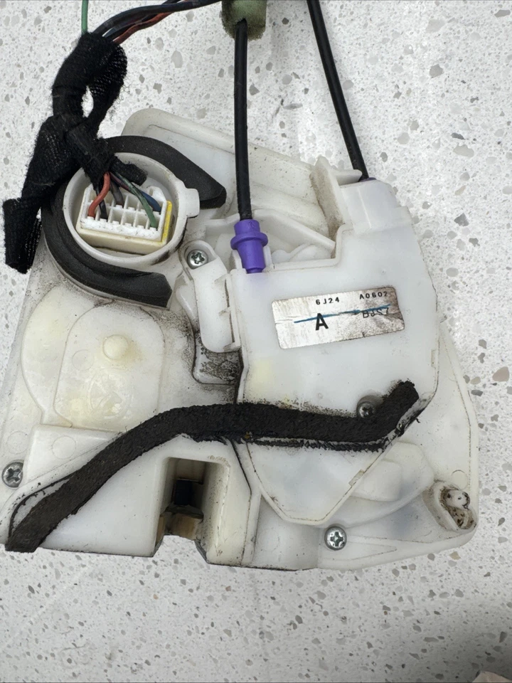 Actuador de bloqueo de puerta trasera izquierda Mazda 3 2014 2015 2016 2017 2018 B432-14 Foto 3 de 4