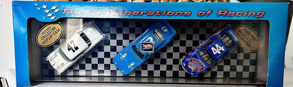 Hot Wheels The Petty Racing Family 3 Car Set NASCAR 1 64 for
