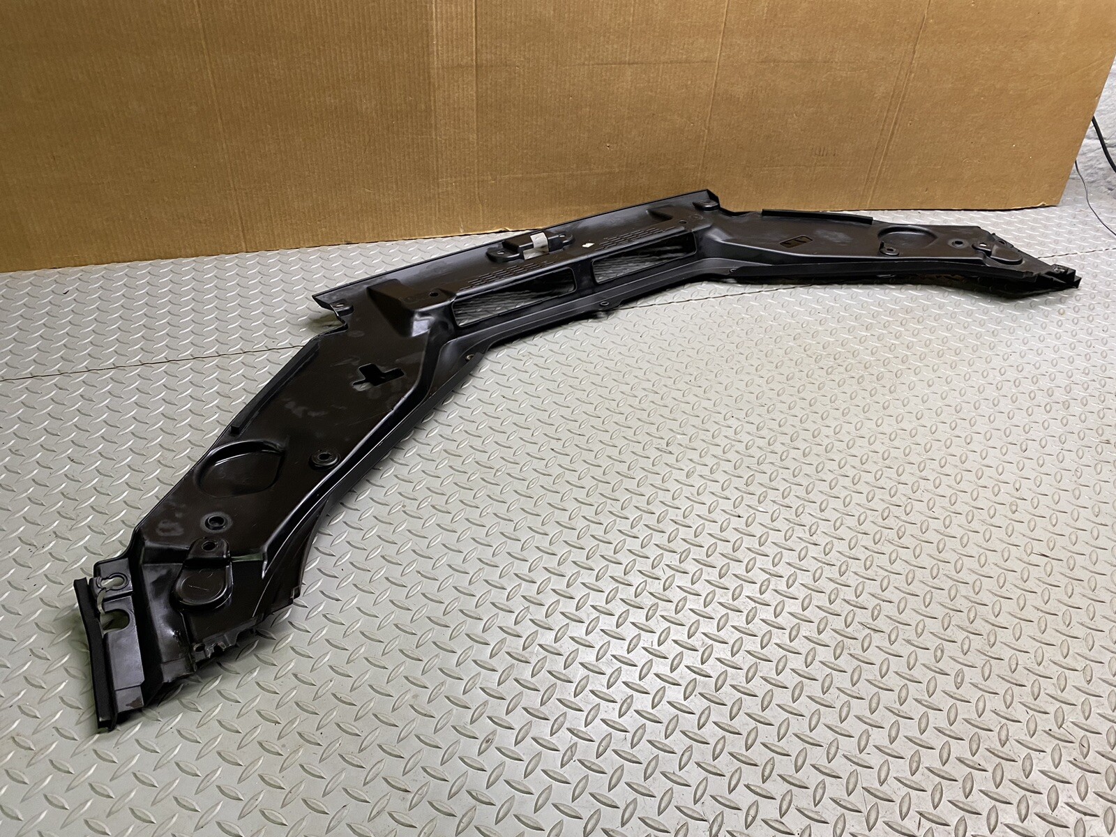 2017-2020 MASERATI LEVANTE M161 OEM TOP RADIATOR SUPPORT COWLING COVER 670042318