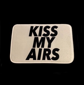 kiss my airs rug black