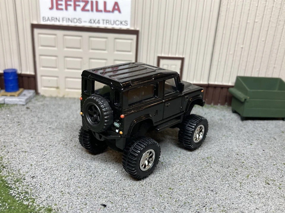 Veículo Hot Wheels Land Rover Defender levantado 4x4 1/64 fundido personalizado off road 4WD - Imagem 4 de 4