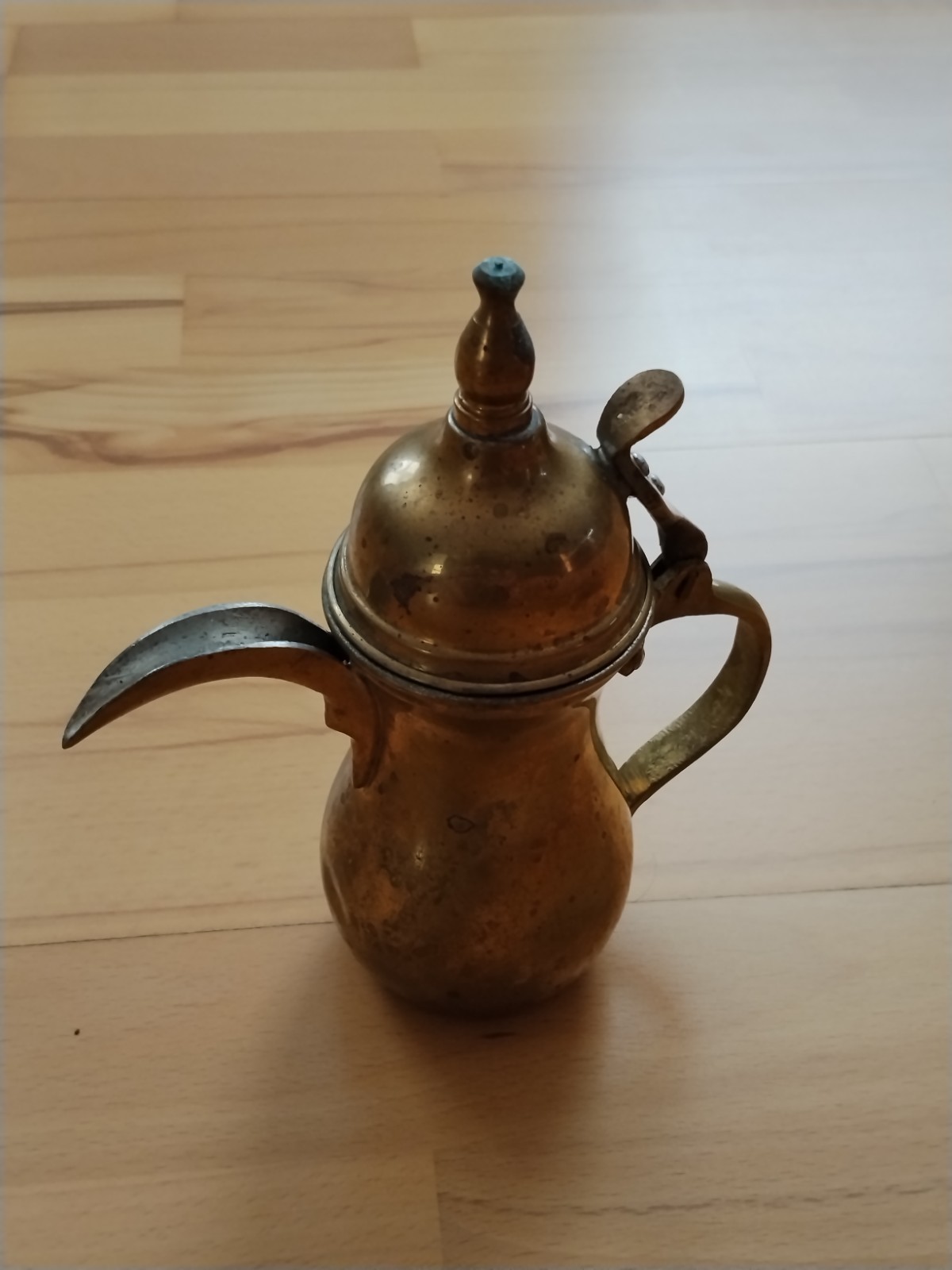 Traditionelle arabische Dallah Kaffeekanne aus Messing – Vintage / Antiquität