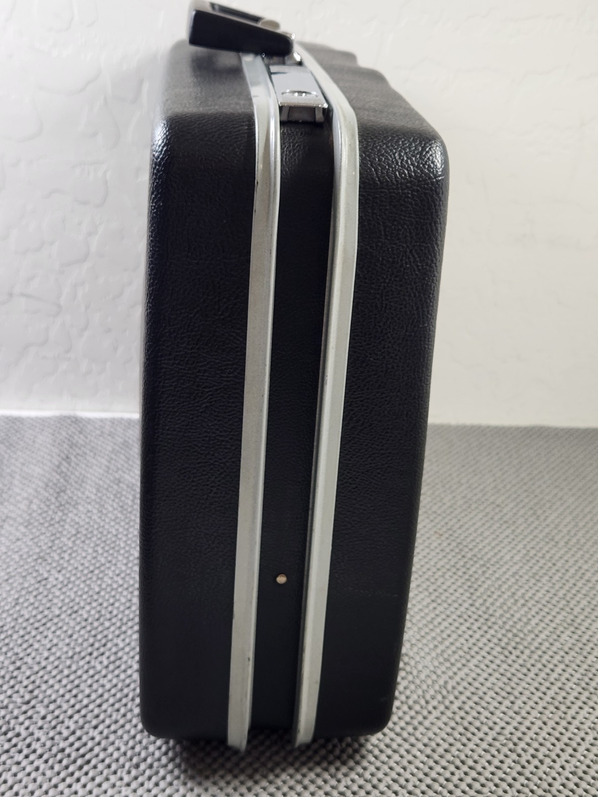 Samsonite Classic Black Hard Shell BriefCase 18x1… - image 2