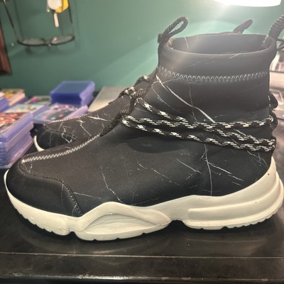 John Geiger 002 Black With White Lines Appears To Be A 10.5 