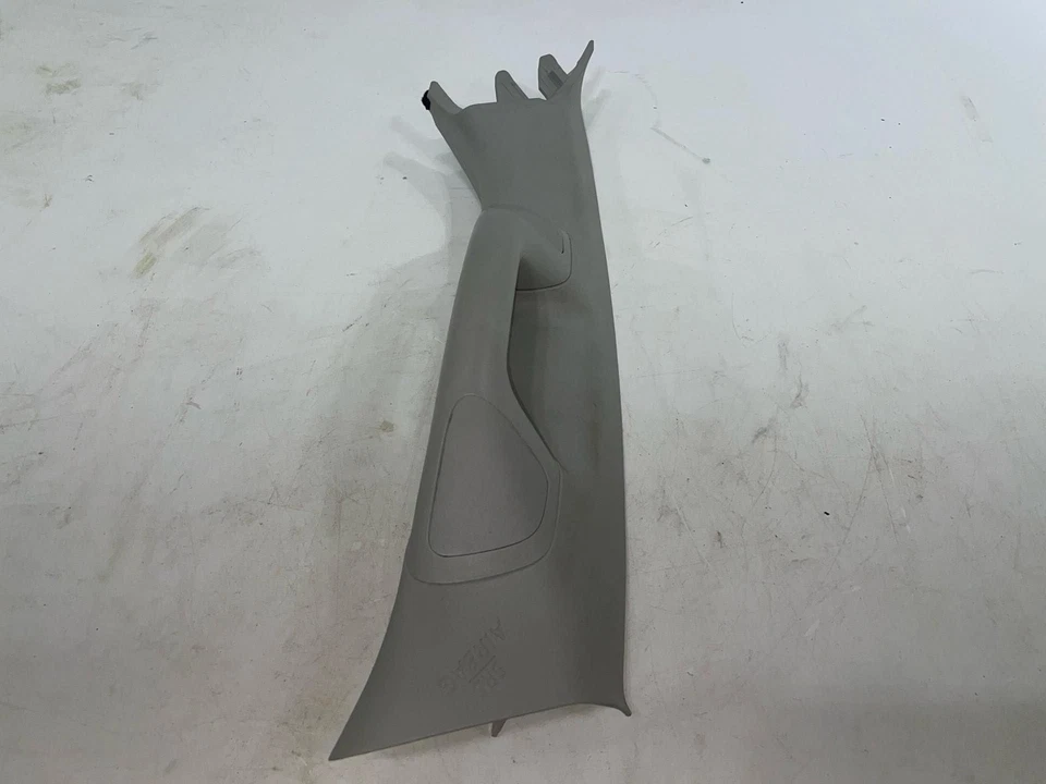 Se adapta a Toyota Tacoma 2016-2023 pasajero derecho un panel de ajuste de pilar con mango OEM Foto 2 de 4