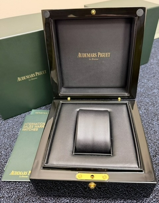 Audemars Piguet AP Oak Green Wooden Watch Box come's with BOX and
