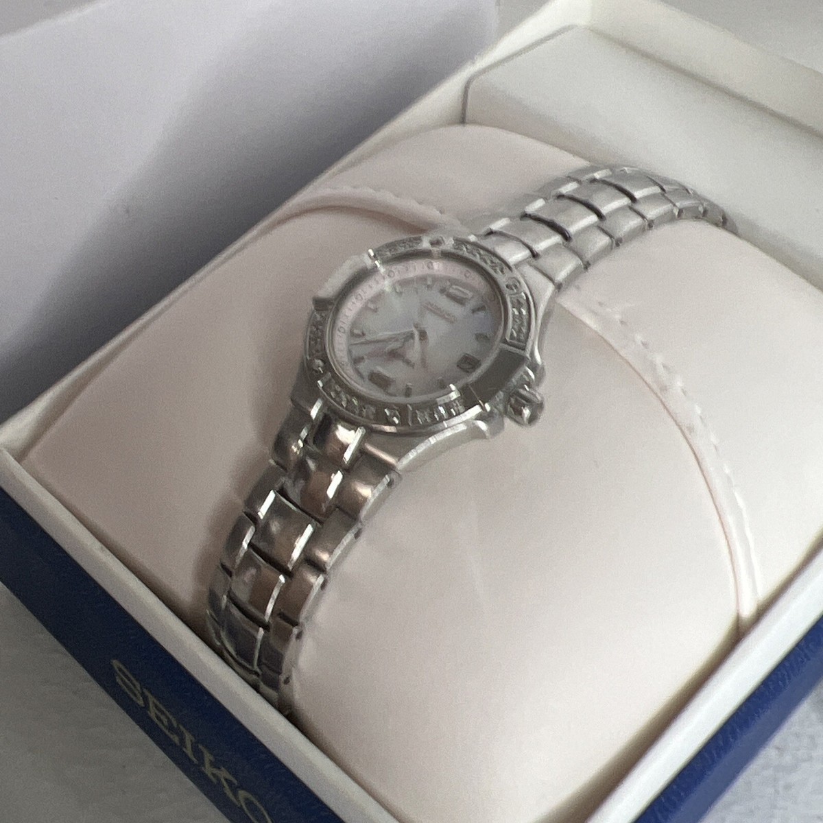 SEIKO Ladies COUTRA Light Pink Mother Of Pearl Diamond Bezel 