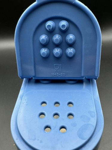 Lot of 4 Vtg Tupperware Tall Blue Modular Mates Spice Shaker Containers 1846-15 - Picture 11 of 11