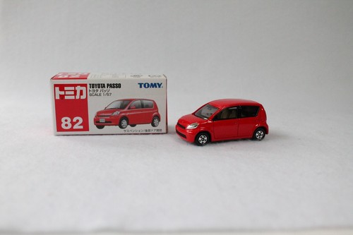 TOMICA 82 Toyota Passo Daihatsu Sirion 2008 Red - 第 1/3 張圖片