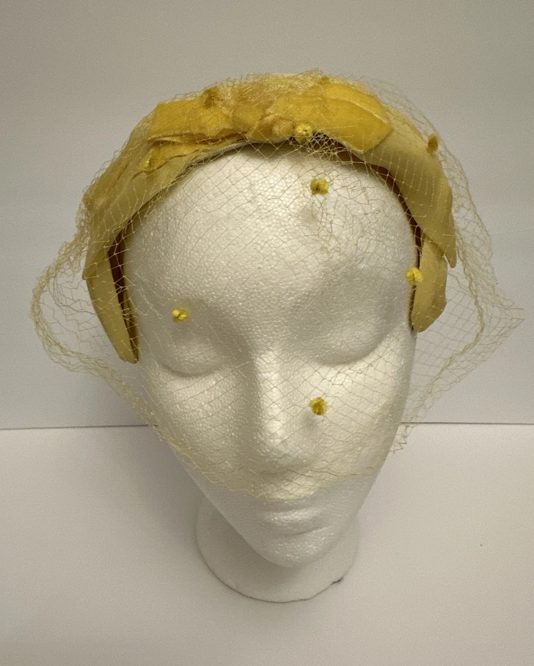 Medio sombrero floral velo con red amarillo canario vintage años 50-60 caprichoso fascinador Foto 3 de 4