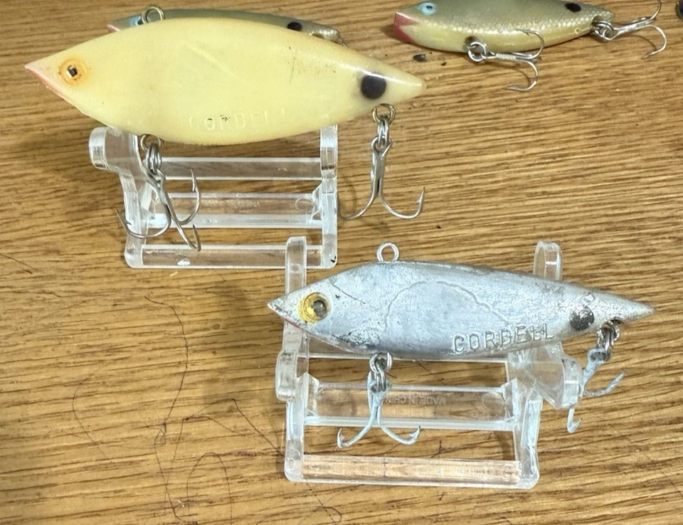 批量 4 件 - 复古 Cotton Cordell Spot 鱼饵 - 3 种尺寸和颜色 — 第 3/4 张图片