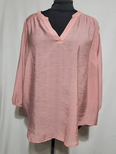 Torrid V-Neck Blouse Womens Size 2 Pink Excellent Textured Long Sleeve Top video thumbnail