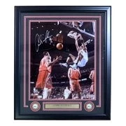 Foto BAS assinada por Andre Iguodala emoldurada 16x20 Philadelphia 76ers - Imagem 4 de 4