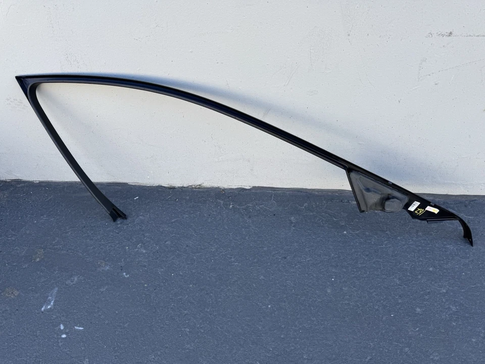 2016-2019 Hyundai Genesis Interior Front Right Door Window Frame Upper Trim OEM - Image 4 of 4