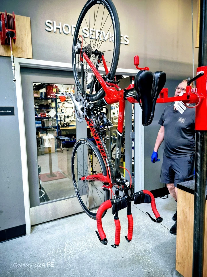 Garra Kestrel EMH Foto 3 de 4