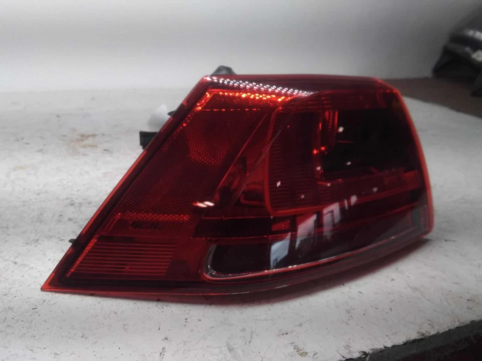 Used Left Outer Tail Light Assembly fits: 2016 Volkswagen Golf gti Htbk Base qua Foto 2 de 4