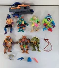 Y-704 VINTAGE COLLECTION OF 80/90'S TEENAGE MUTANT NINJA TURTLES FIGURES & ACC.!