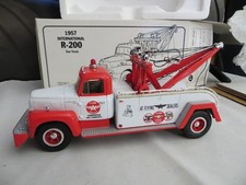 First Gear 1957 International R-200 Tow Truck Flying A Service 19-1707 First Gear 1957 International R-200 Tow Truck Flying A Service 19-1707