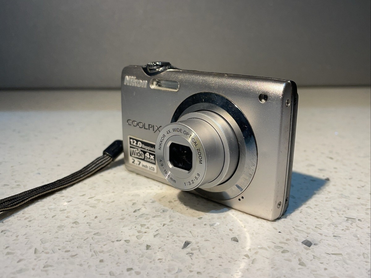 Nikon COOLPIX S3000 12.0MP Digital Camera Silver, 4x Optical Zoom