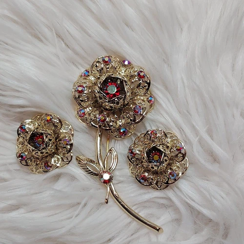 Vtg. SARAH COVENTRY Gold Filigree Red Aurora Borealis Flower Brooch Clip Earring