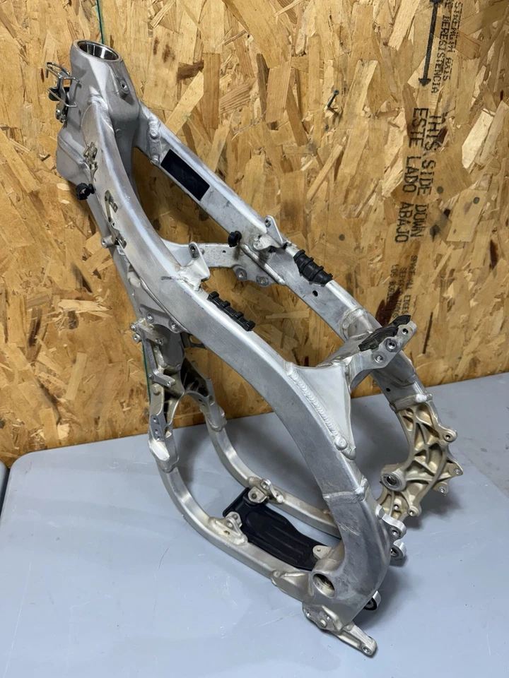 Chasis de cuadro principal Yamaha YZ450F YZ 450F 2010-2013 FABRICANTE DE EQUIPOS ORIGINALES Foto 3 de 4
