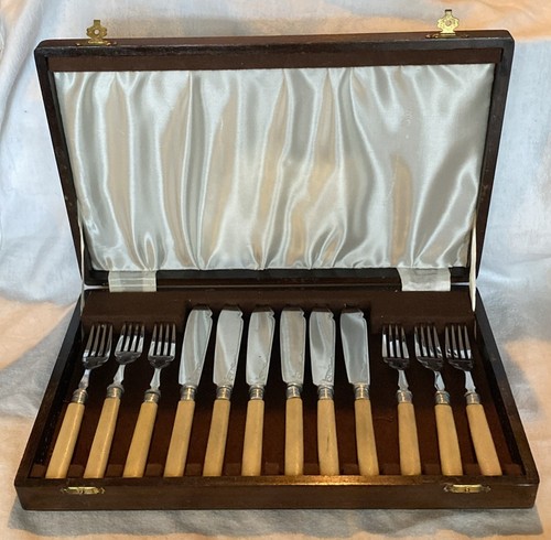 Set Of Vintage Chromium Plated Fish Cutlery In Wooden Case c.1930’s-1950’s - Picture 1 of 6